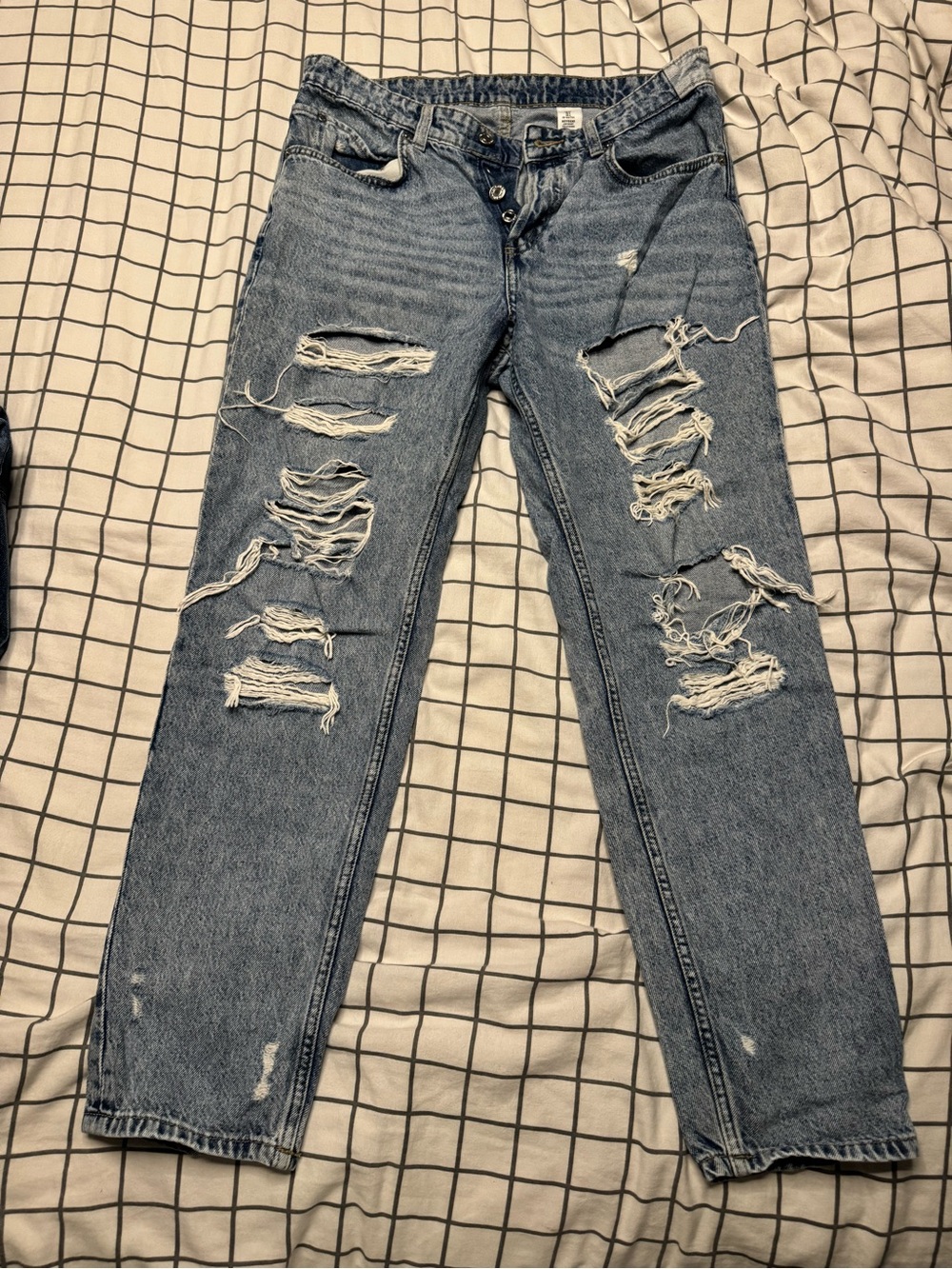 Ripped Boyfriend Jeans in Light Blue Wash